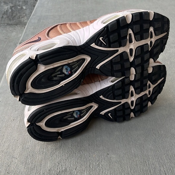 NIKE Air Max Tailwind lV Sneakers Size 10 - Picture 4 of 9